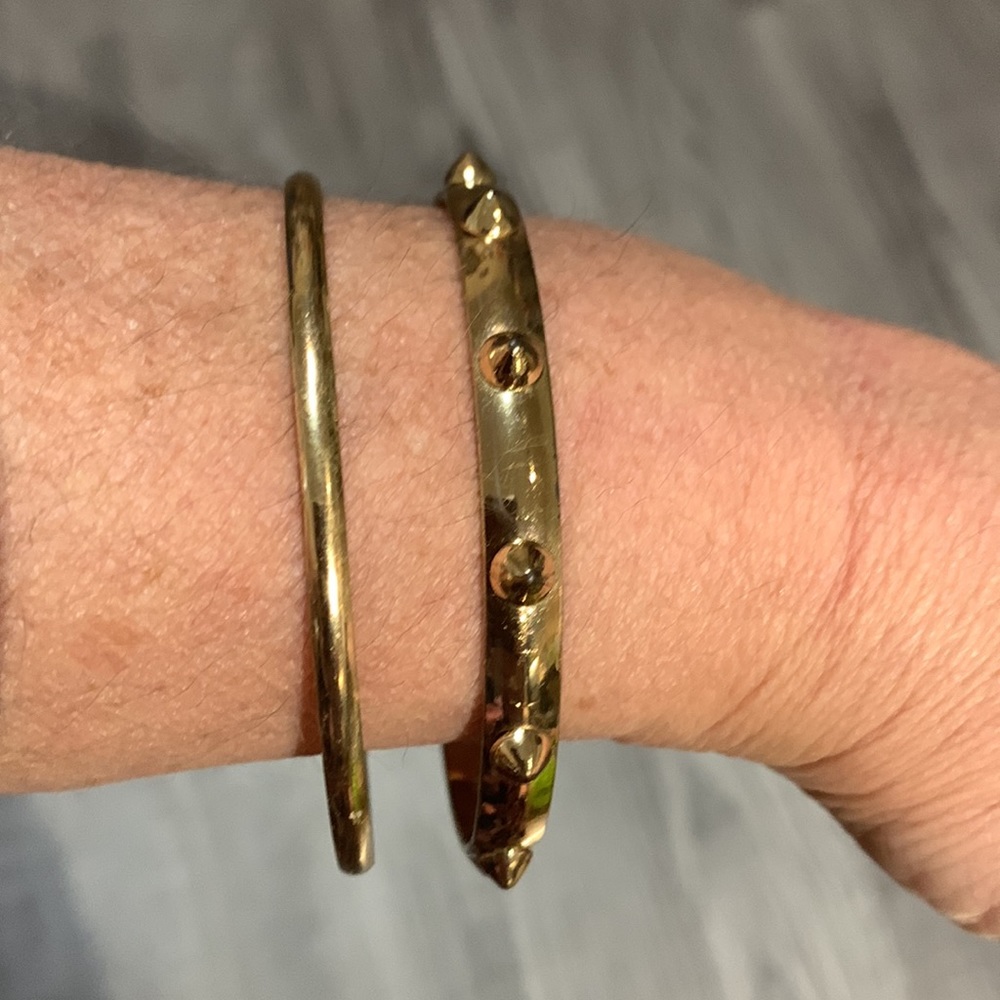 Two bracelets jewelry goldtone